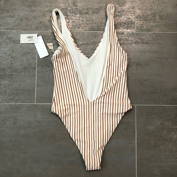 L*Space One Piece - Reversible size 6 NWT - Picture 4 of 8